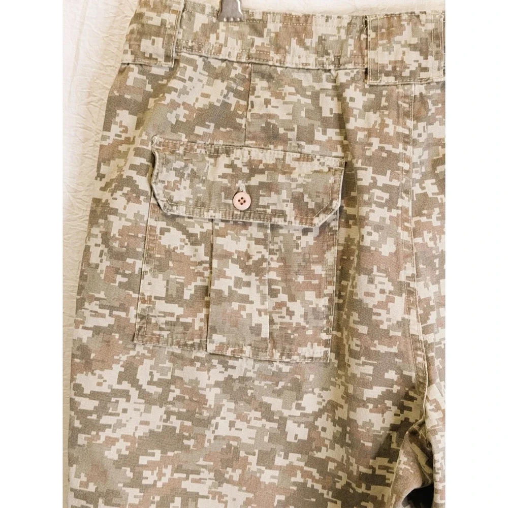 Cabela's Mens 7-pocket Hiker Cargo Shorts 38 Brown Digital Camo Pattern